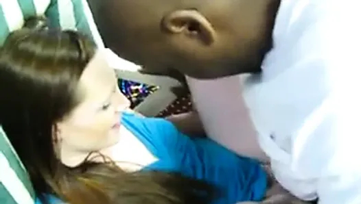beyaz kız ile bir siyah adam bcc aşk